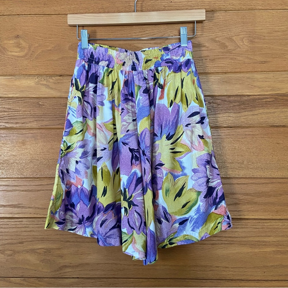 Vintage 90s rayon floral elastic waist mom shorts